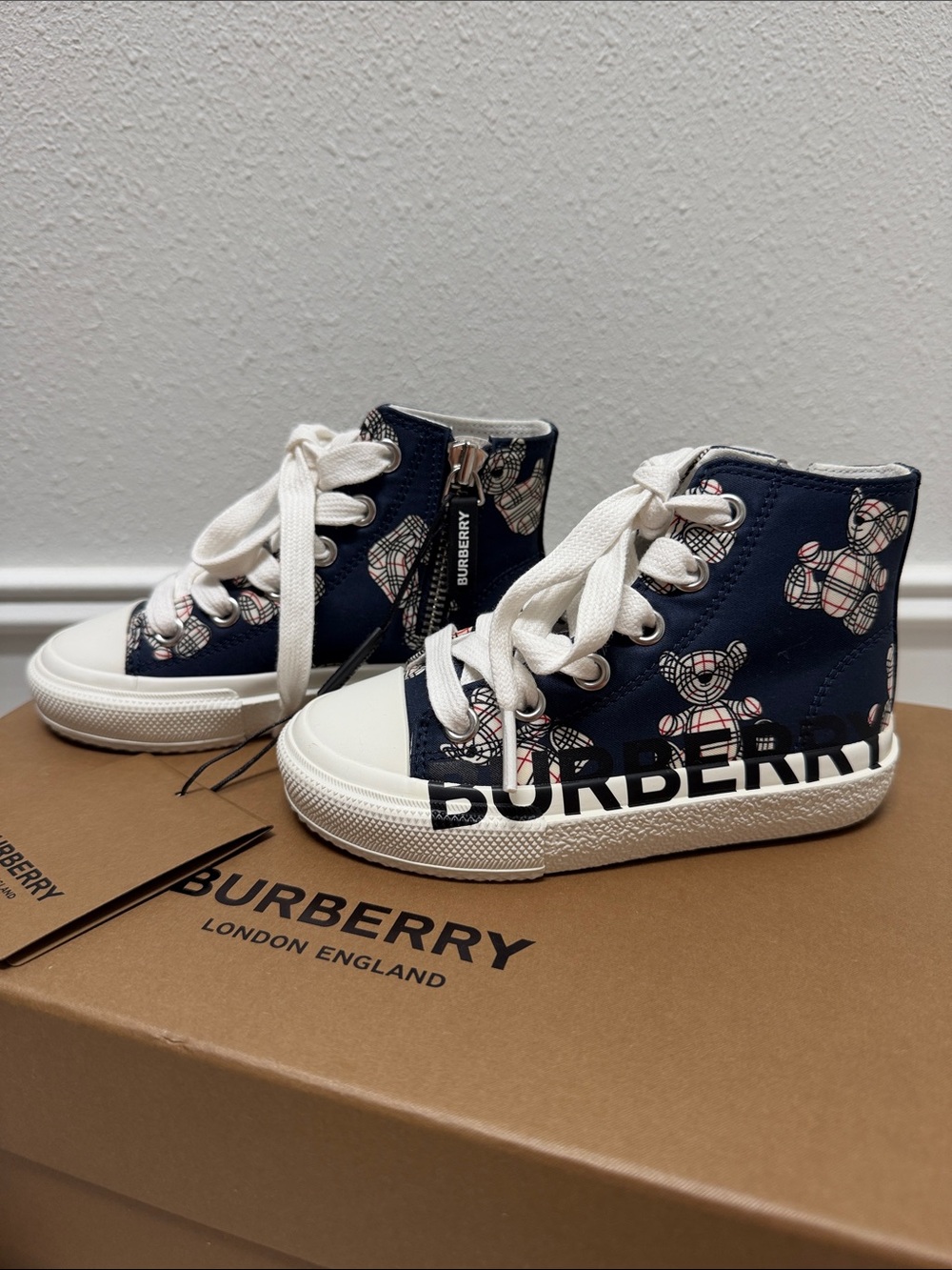 Burberry Navy Teddy-Print High-Top Kids Sneakers eu25 NEW